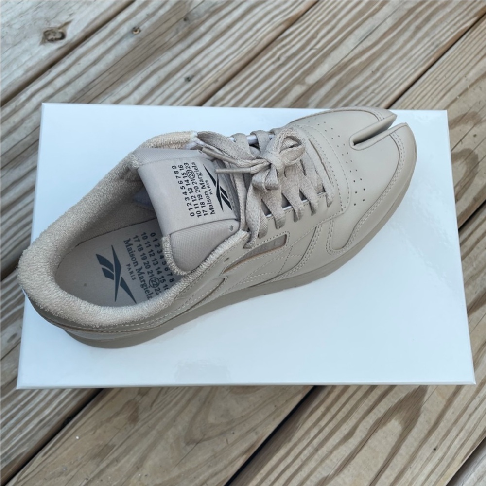 Maison Marigela Reebok Tabi Split Toe sneaker Taupe color unisex women 9.5 men 8 - Picture 2 of 5